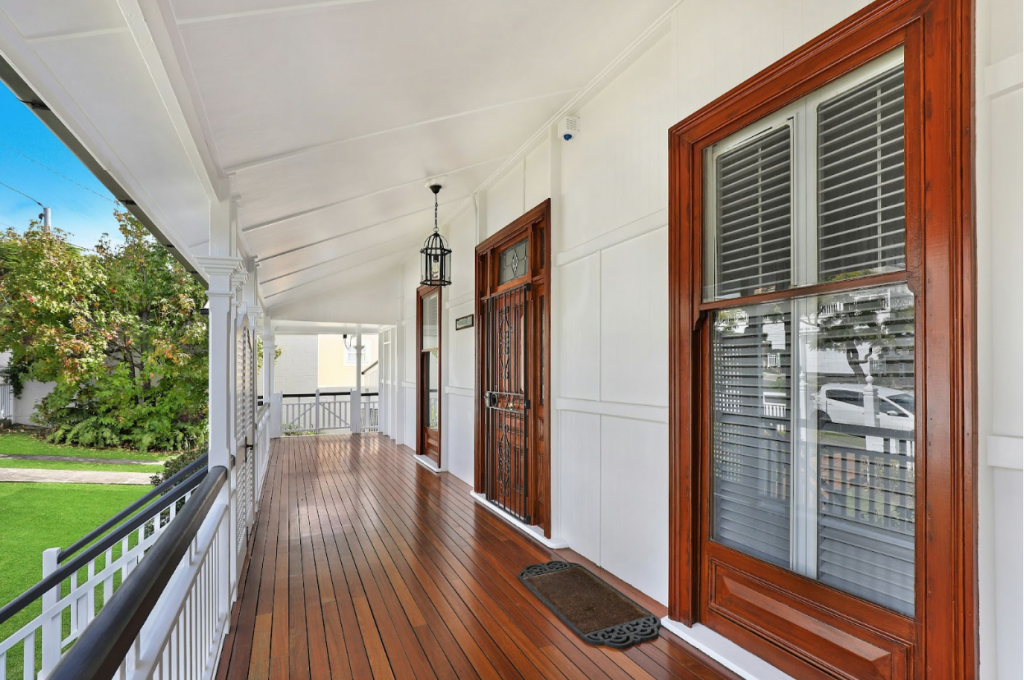 A deck rejecting staining composite.